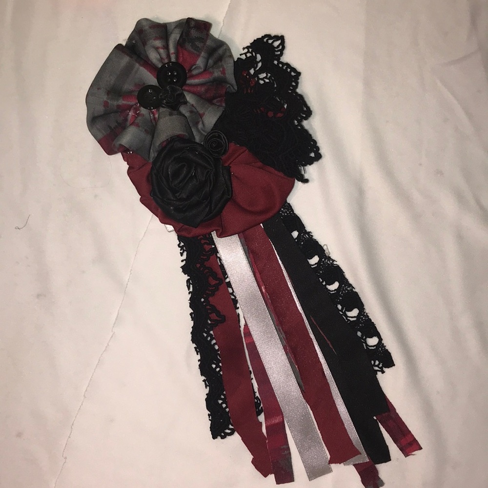 Flower pin